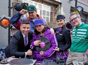 La nouvelle vidéo de consignes de sécurité de la compagnie aérienne Air New Zealand se déroule sur fond de rap signé Run DMC