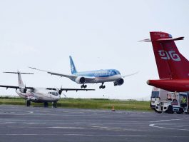 Ante la pandemia de Covid-19, las aerolíneas Air Tahiti Nui en Papeete y Aircalin en Noumea suspenden sus operaciones.