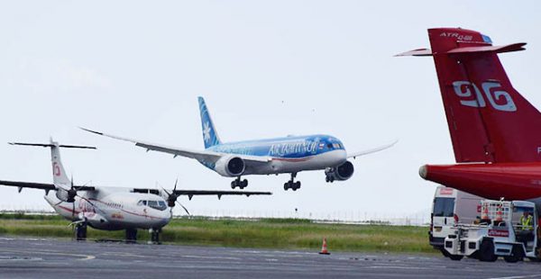 Face à la pandémie de Covid-19, les compagnies aériennes Air Tahiti Nui à Papeete et Aircalin à Nouméa suspendent leurs opé