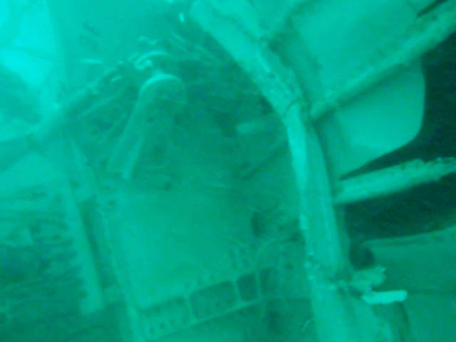 air-journal_AirAsia crash QZ8501 tail2@Basarnas