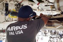 L Union européenne et les Etats-Unis ont annoncé une trêve de cinq ans destinée à régler le conflit commercial entre Airbus
L Union européenne et les Etats-Unis ont annoncé une trêve de cinq ans destinée à régler le conflit commercial entre Airbus