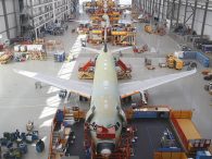 
Airbus surpasse Boeing en termes de livraisons au premier trimestre avec 142 avions envoyés aux compagnies aériennes du monde e