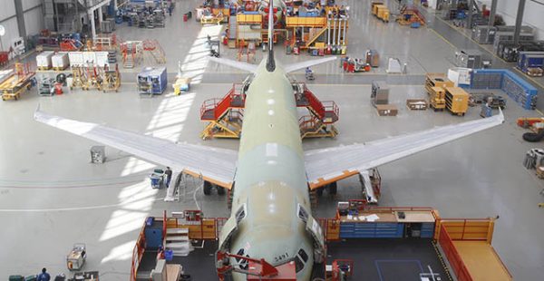 
Airbus a enregistré le mois dernier 177 commandes brutes, et remis 60 avions à douze compagnies aériennes et sociétés de lea