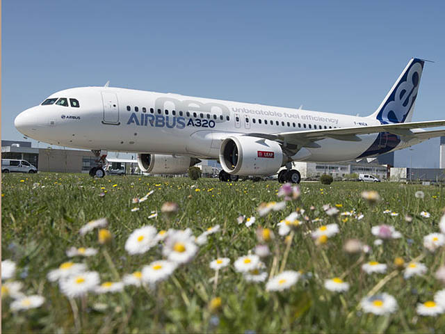 air-journal_Airbus A320neo_CFM_roll_out_2