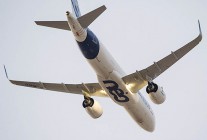 
La compagnie aérienne hongkongaise Cathay Pacific a réaffirmé hier son engagement d acheter jusqu à 32 nouveaux Airbus A320ne