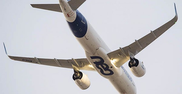 
La compagnie aérienne hongkongaise Cathay Pacific a réaffirmé hier son engagement d acheter jusqu à 32 nouveaux Airbus A320ne