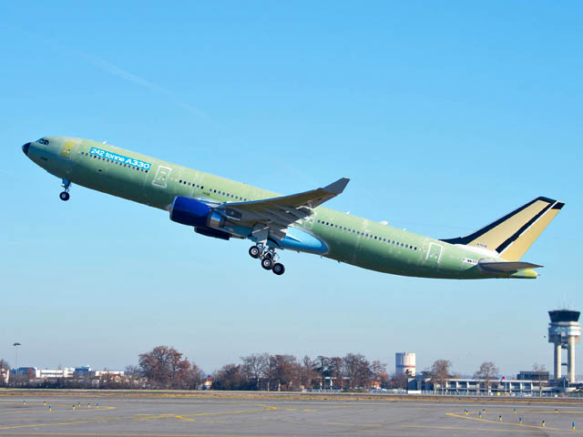air-journal_Airbus A330_242T_First_flight_take_off_1