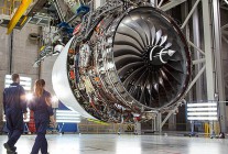 
Les projets de Rolls-Royce sont totalement alignés sur ceux des avionneurs Airbus et Boeing, a déclaré Tufan Erginbilgic, le d