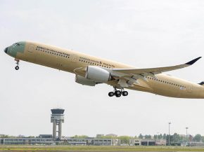 L’Airbus A350-900 MSN 216, le premier en version à très long rayon d’action (Ultra Long Range), a effectué son vol inaugura