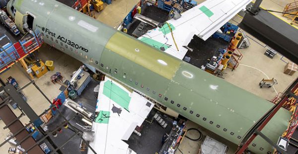 Airbus a débuté l’assemblage final de son premier ACJ320neo, tandis que le BelugaXL est sorti des ateliers peinture. La compag