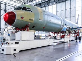 Airbus a annoncé hier une réduction de la production d’environ un tiers par rapport aux cadences moyennes antérieures à la c