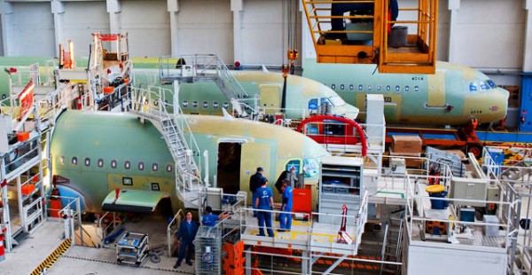Airbus, qui avait décidé mardi dernier de suspendre pour quatre jours ses activités de production et d assemblage dans ses usin