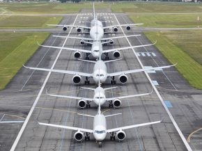 Airbus a enregistré le mois dernier 145 commandes de monocouloirs et 76 livraisons portant sur toute sa gamme, de quoi lui apport