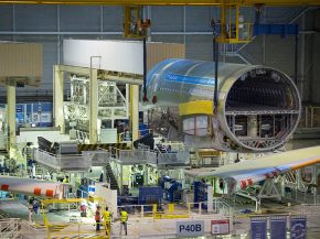 
Plus de 3 000 employés d’Airbus au Royaume-Uni, principalement des ingénieurs et techniciens spécialisés, se préparent à 