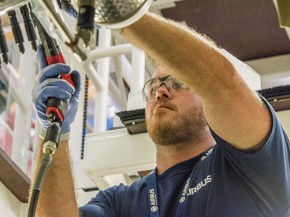 Un futur   redimensionnement du groupe » aurait été signalé aux cadres d’Airbus par son président Guillaume Faur