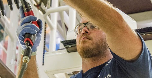 Un futur   redimensionnement du groupe » aurait été signalé aux cadres d’Airbus par son président Guillaume Faur