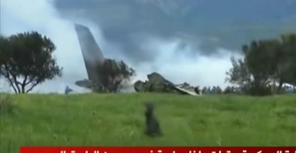 Un avion de l’Armée de l’Air algérienne s’est écrasé presque immédiatement après son décollage mercredi, faisant selo