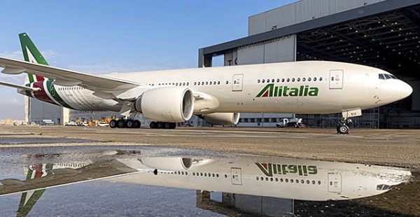 Les commissaires gérant la compagnie aérienne Alitalia ont annoncé avoir reçu trois offres de reprise dont une non-liante, san