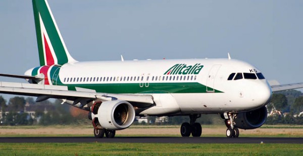 Addio Alitalia-SAI (Società Aerea Italiana), buongiorno Alitalia-TAI (Trasporto Aereo Italiano) ! Du moins, les Italiens peuvent 