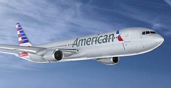 
American Airlines a annoncé qu elle reprendrait la vente de boissons alcoolisées sur certains vols intérieurs et internationau