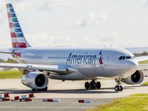 Deux membres de l’équipage de cabine se sont évanouis lors d’un vol d’American Airlines, forçant le vol à se dérouter v