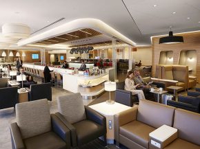 
La compagnie aérienne American Airlines accueillera à nouveau ses clients dans les salons d’aéroport Flagship Lounge aux Eta