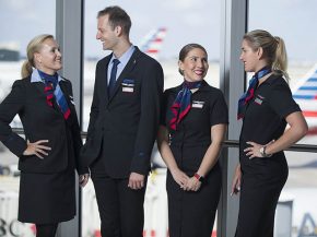 Quelque 150 hôtesses de l’air et stewards de la compagnie aérienne American Airlines ont été formés sans avoir à monter à