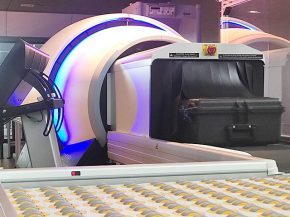 Le gouvernement britannique a ordonné, hier, à tous les aéroports du Royaume-Uni d adopter des scanners 3D pour contrôler les 