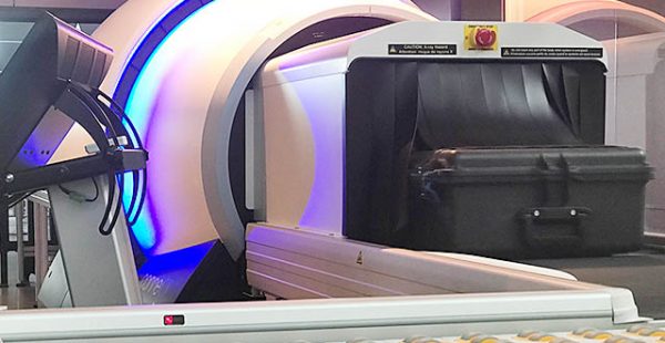 Le gouvernement britannique a ordonné, hier, à tous les aéroports du Royaume-Uni d adopter des scanners 3D pour contrôler les 