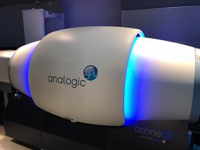 La compagnie aérienne American Airlines et la TSA ont dévoilé à l’aéroport de New York-JFK un nouveau tomodensitomètre (CT