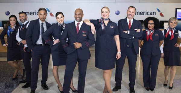 La compagnie aérienne American Airlines a dévoilé les nouveaux uniformes que porteront plus de 50.000 PNC et agents au sol, une