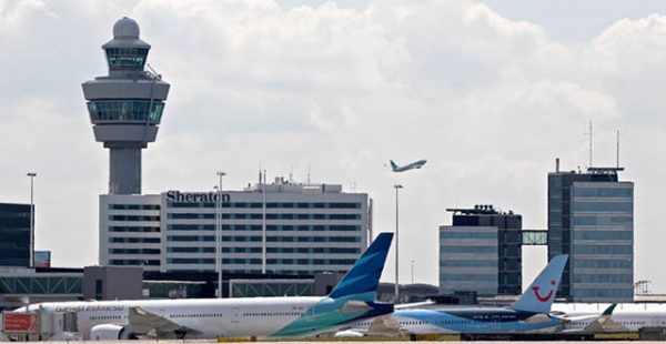 
Le gouvernement néerlandais va aller de l avant dans son projet de limiter le nombre de vols à l aéroport Schiphol d Amsterdam