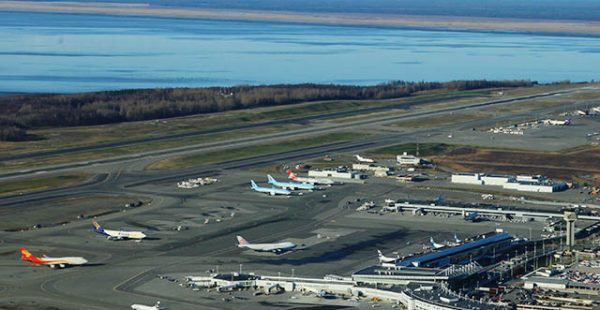 L’aéroport d’Anchorage a été brièvement fermé samedi, le temps d’accueillir un 747F victime d’une – fausse – aler