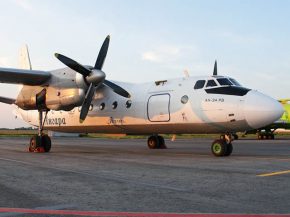 Un avion de la compagnie aérienne Angara Airlines est sorti de la piste à l’atterrissage, et a fini sa course encastré dans u