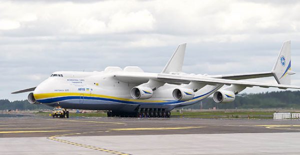 
Si les premières images de la télévision russe montrait début mars l’Antonov An-225 Mriya, le plus gros et le plus lourd av