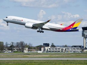 
La compagnie aérienne Asiana Airlines passera fin juillet à cinq vols par semaine entre Séoul et Paris, une ligne qui ne sera 