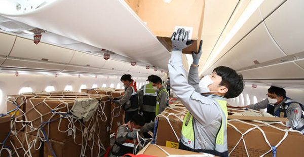 La compagnie aérienne Asiana Airlines a présenté un A350-900 converti pour le transfert de fret, tandis qu’Airbus a livré le