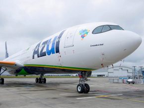 La compagnie aérienne low cost Azul Linhas Aéreas Brasileiras a réceptionné son premier Airbus A330-900, arrivé samedi a