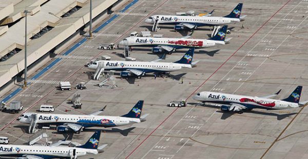 
La compagnie brésilienne Azul a annoncé la sortie de 12 avions Embraer E-195 E1 de sa flotte passagers d’ici fin 2023.
La 