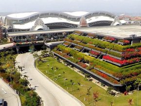 
Bali, en Indonésie, est une destination touristique populaire célèbre pour ses plages magnifiques, ses paysages spectaculaires
