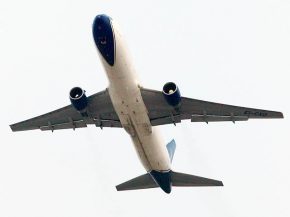 Une photo prise en Irlande a confirmé la rumeur : la compagnie aérienne Blue Panorama va bien être renommée Luke Air, sui
