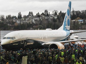 Boeing envisage de relancer la production de son monocouloir 737 MAX en mai prochain, rapporte l agence Reuters qui cite des sourc