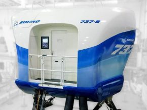 Boeing a créé la surprise la nuit dernière en recommandant officiellement un passage par le simulateur de vol pour tous les pil