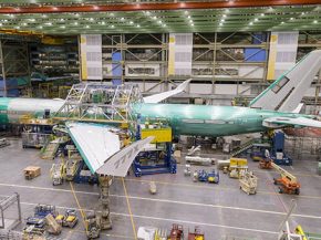 
Boeing a enregistré le mois dernier 55 nouvelles commandes, et a livré aux compagnies aériennes et sociétés de leasing 38 av