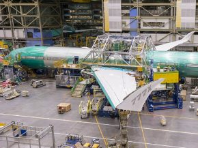 Les principaux tronçons du fuselage du premier Boeing 777X ont été assemblés, le vol inaugural restant prévu l’année proch