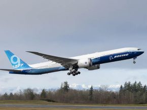 Les équipes de Boeing analysent les données recueillies durant le vol inaugural du 777X samedi, d’autres décollages étant pr