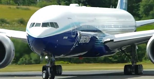 Boeing assure que le test de pressurisation du 777X, interrompu il y a une semaine à la suite d un incident avec une porte, n aff