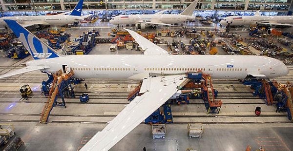 
Boeing compte ralentir à la mi-2021 le rythme d’assemblage de ses 787 Dreamliner à cinq exemplaires par mois, la livraison de