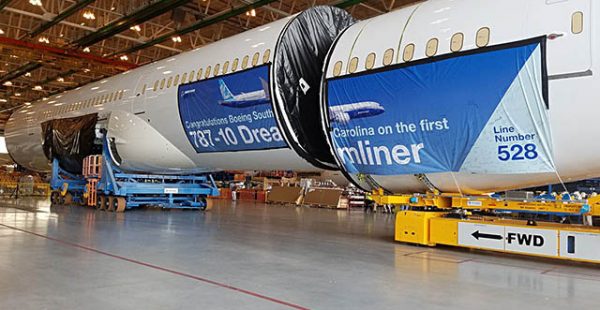 Boeing envisagerait de réduire ses effectifs de 10%, via des départs anticipés à la retraite ou des licenciements, la demande 
