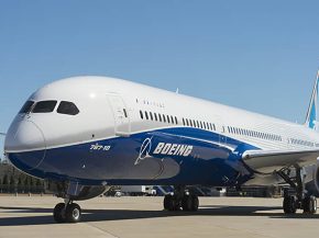 
Boeing a livré mercredi son premier 787 Dreamliner depuis mai 2021, ce qui constitue une étape importante pour l avionneur amé